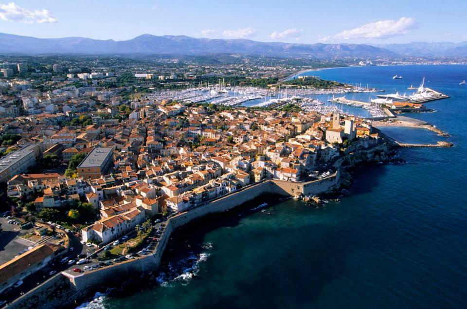 2 Bedroom Funky Apartment In The Heart Of The Old Town Of Antibes Luaran gambar